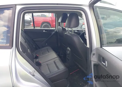 2017 Volkswagen Tiguan 2.0T/2.0T S z USA, uszkodzony, nr VIN WVGAV7AX7HK015441